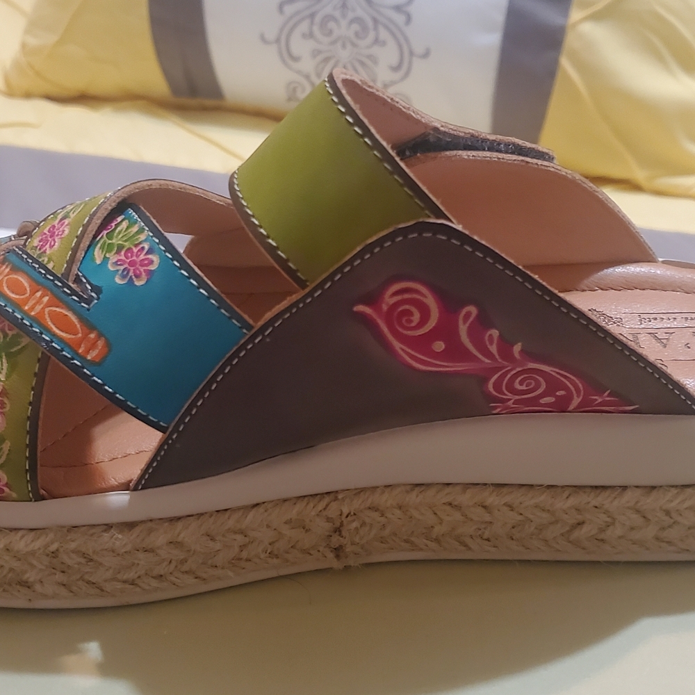 sandals - Picture 3 of 5